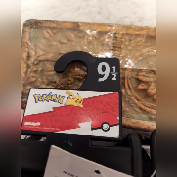 Pokemon sneakers size 9.5 - Picture 8 of 8